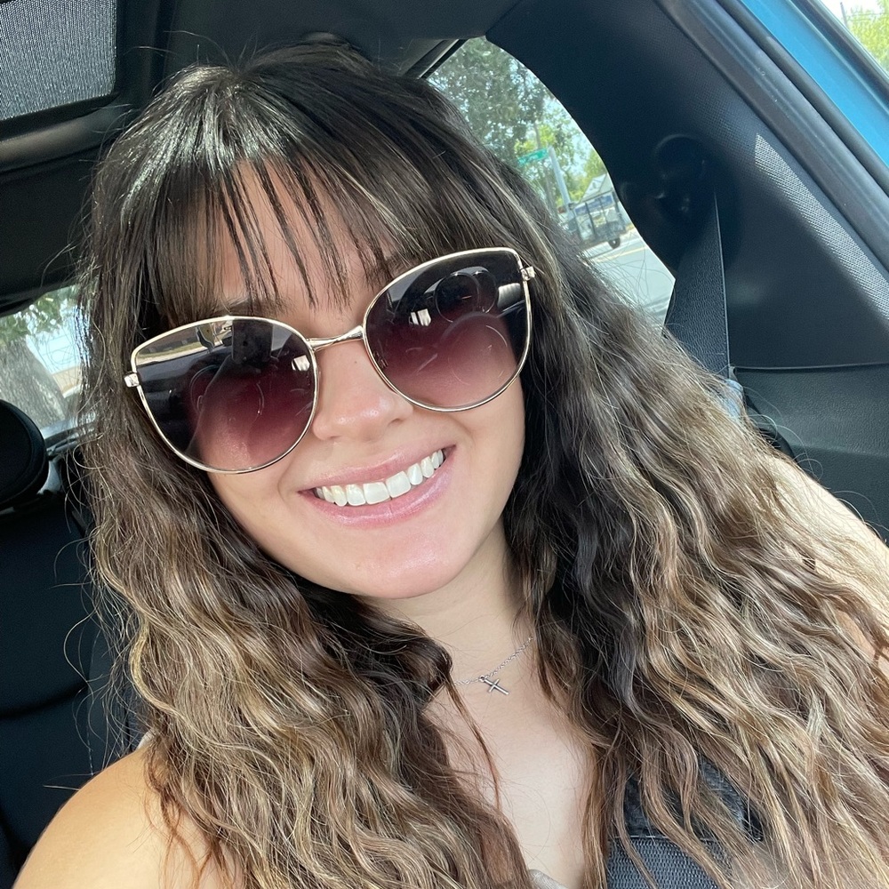 Meet your Posher, Olivia